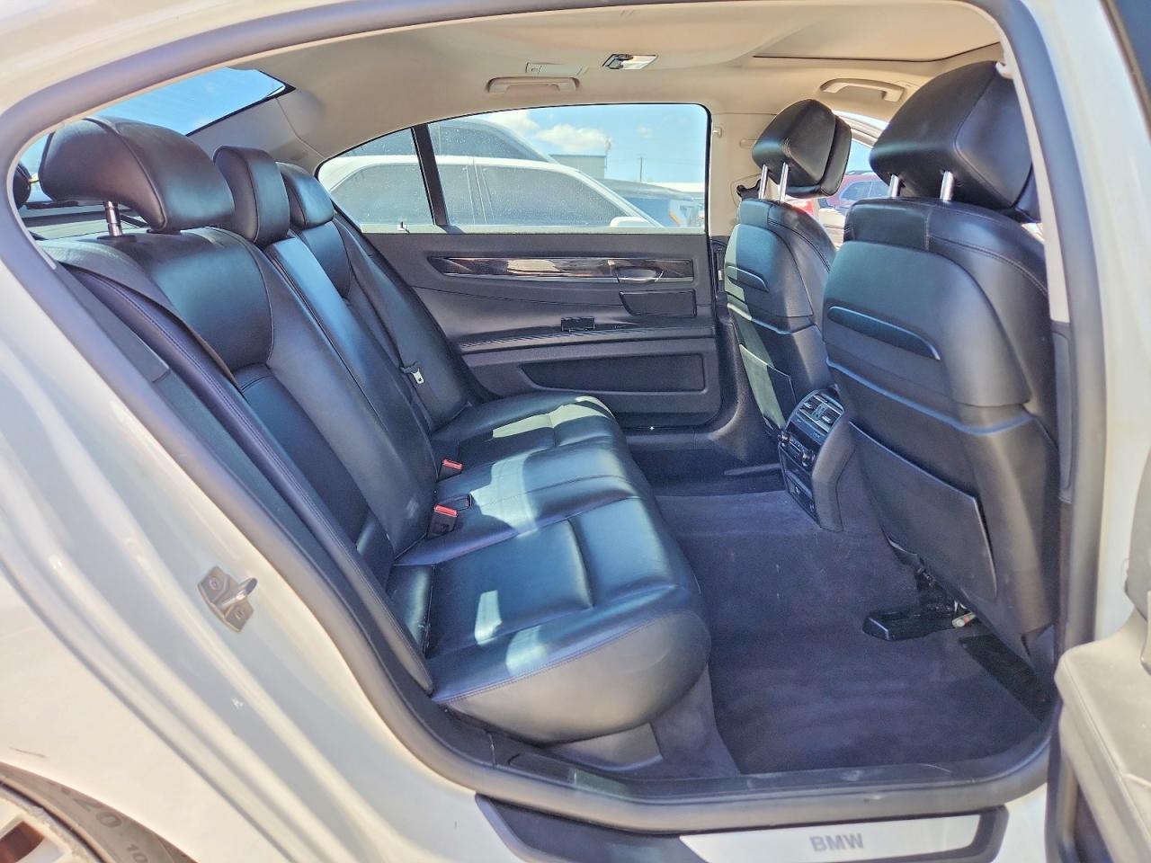 2013 BMW 750 Li - zdjęcie 10