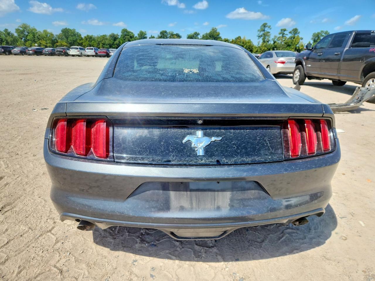 2015 Ford Mustang - zdjęcie 6