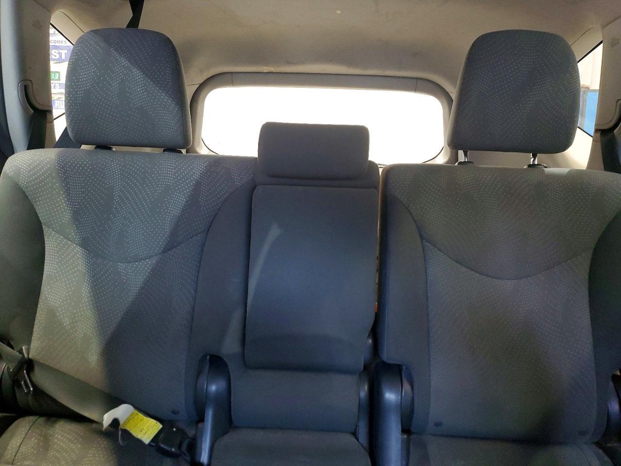 2013 Toyota Prius V Two - zdjęcie 10