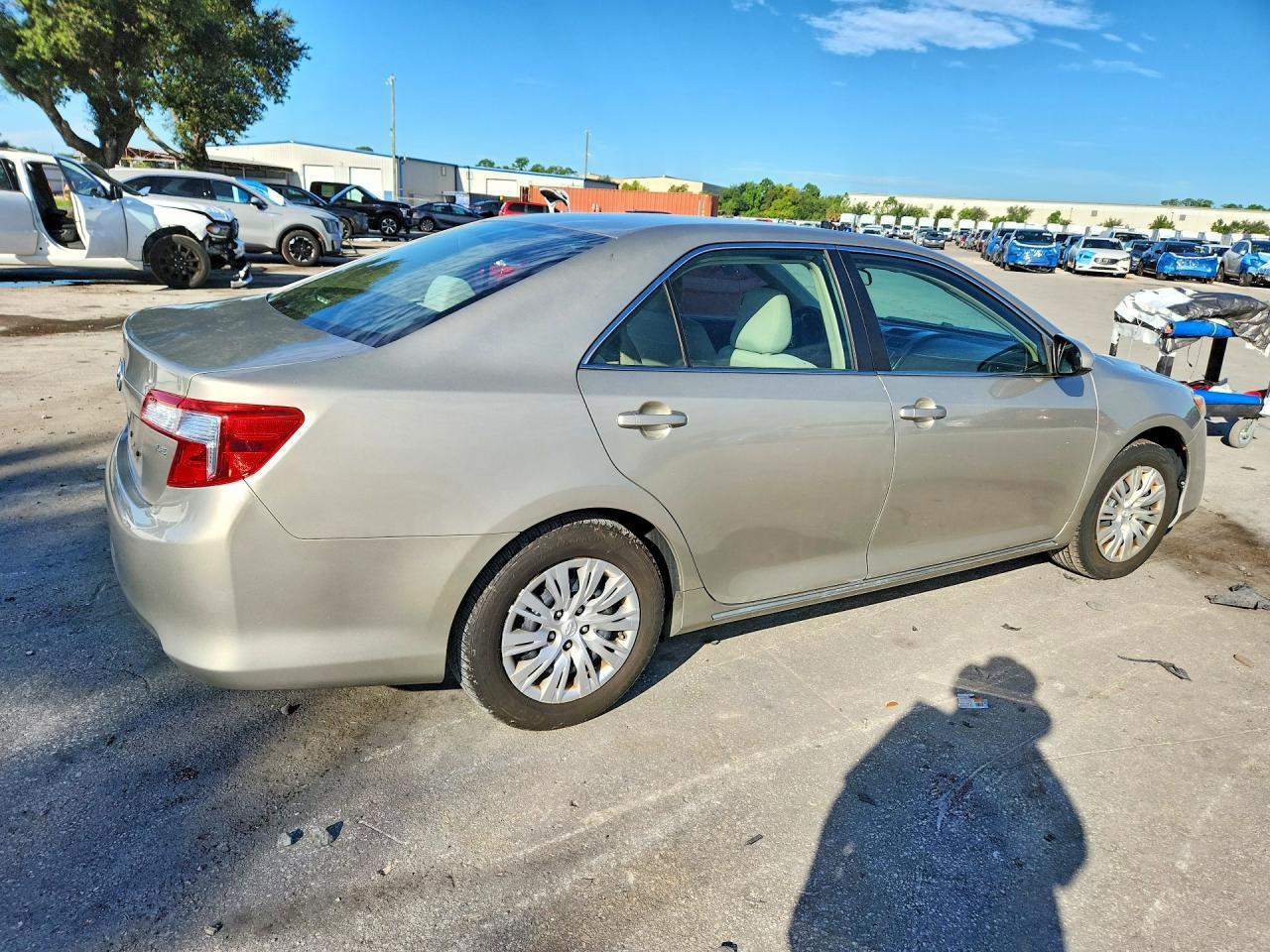 2013 Toyota Camry Le - zdjęcie 3