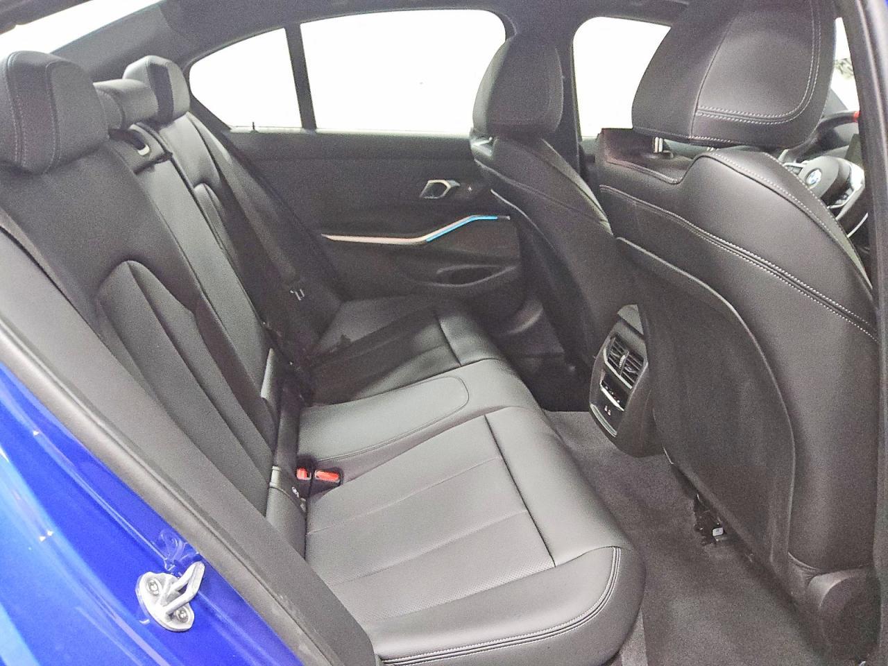 2026 BMW Seria 3 M340i - zdjęcie 10