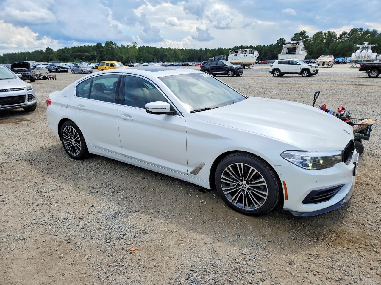 2019 BMW Seria 5 540i - zdjęcie 4