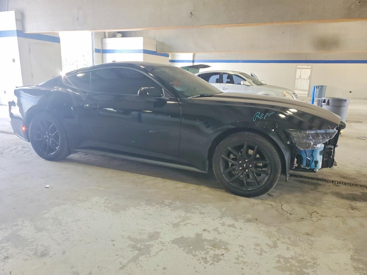 2025 Ford Mustang - zdjęcie 4