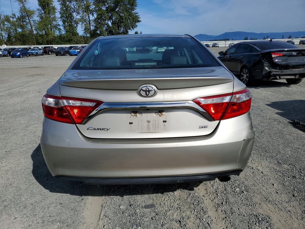 2017 Toyota Camry Se - zdjęcie 6