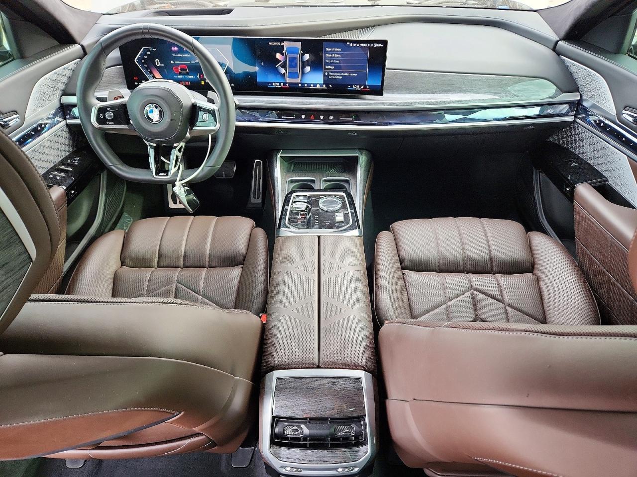 2023 BMW Seria 7 760i - zdjęcie 8