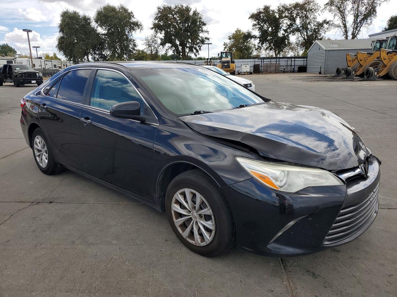 2017 Toyota Camry Le - zdjęcie 4