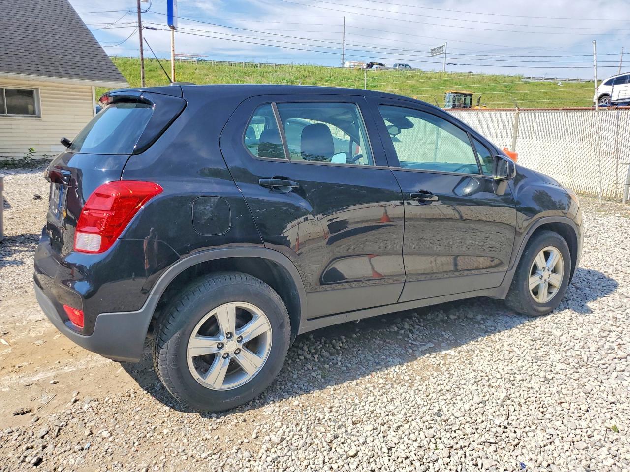 2019 Chevrolet Trax Ls - zdjęcie 3