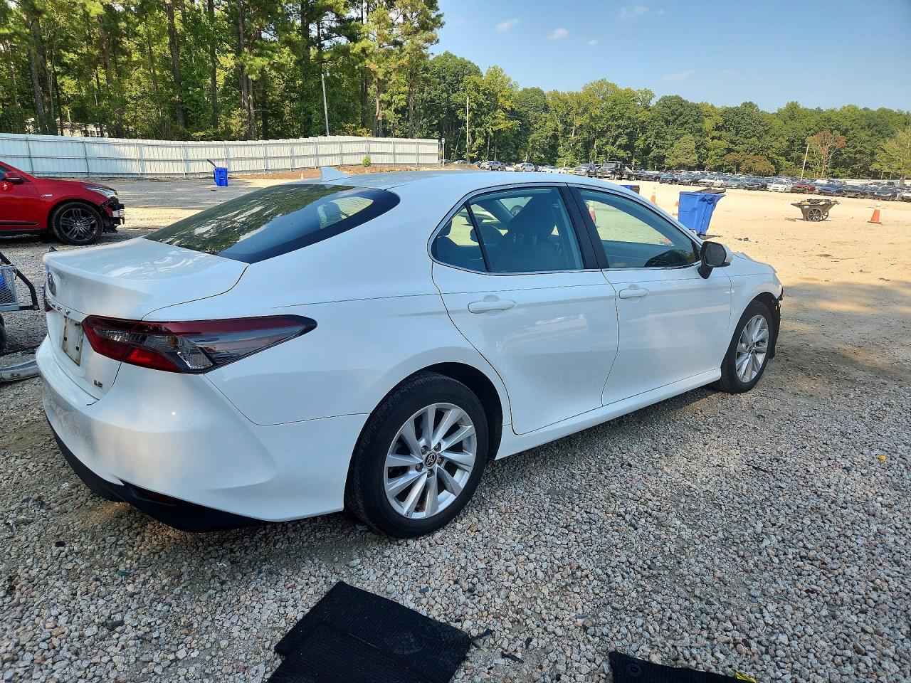 2023 Toyota Camry Le - zdjęcie 3