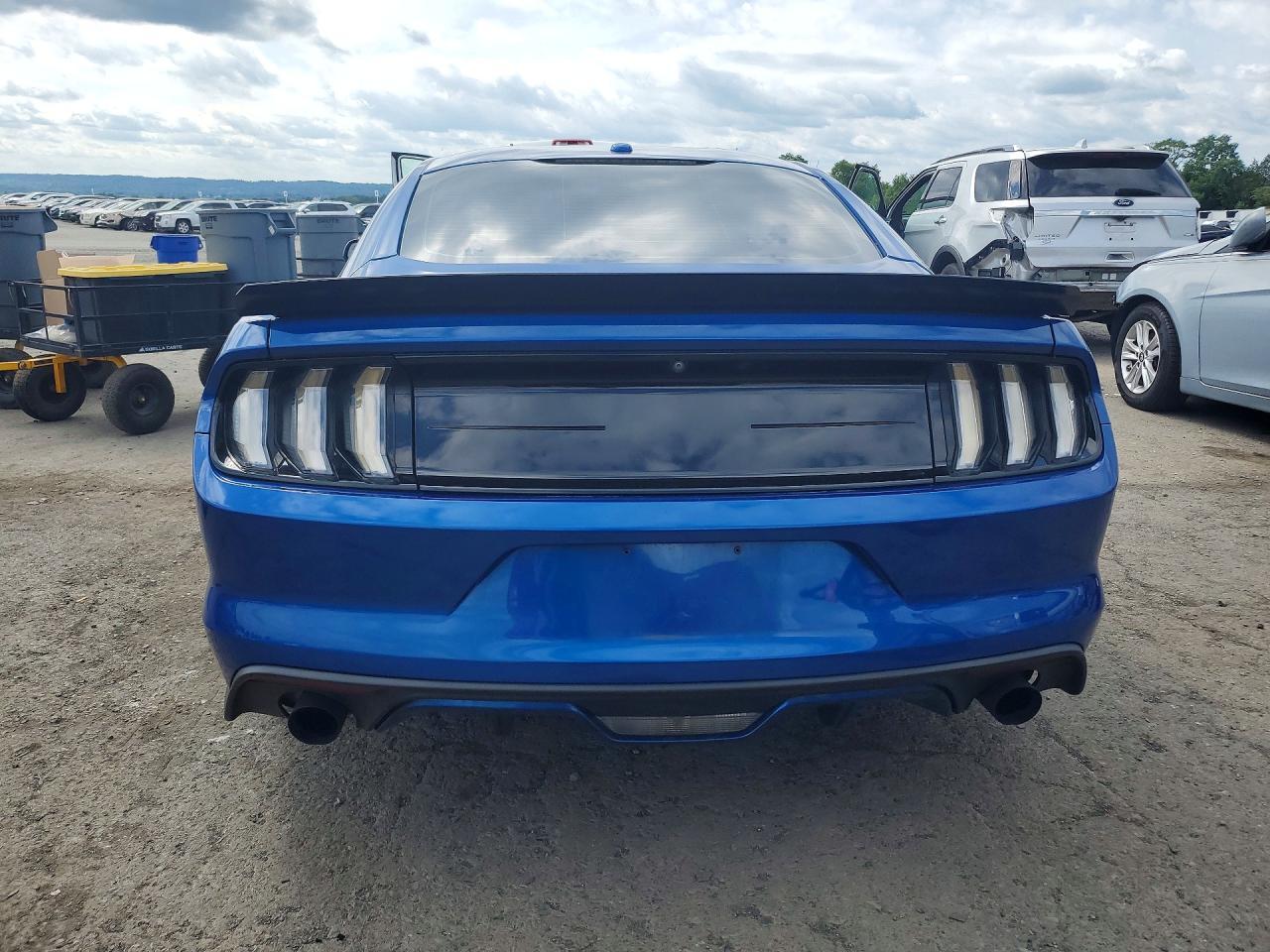 2017 Ford Mustang - zdjęcie 6