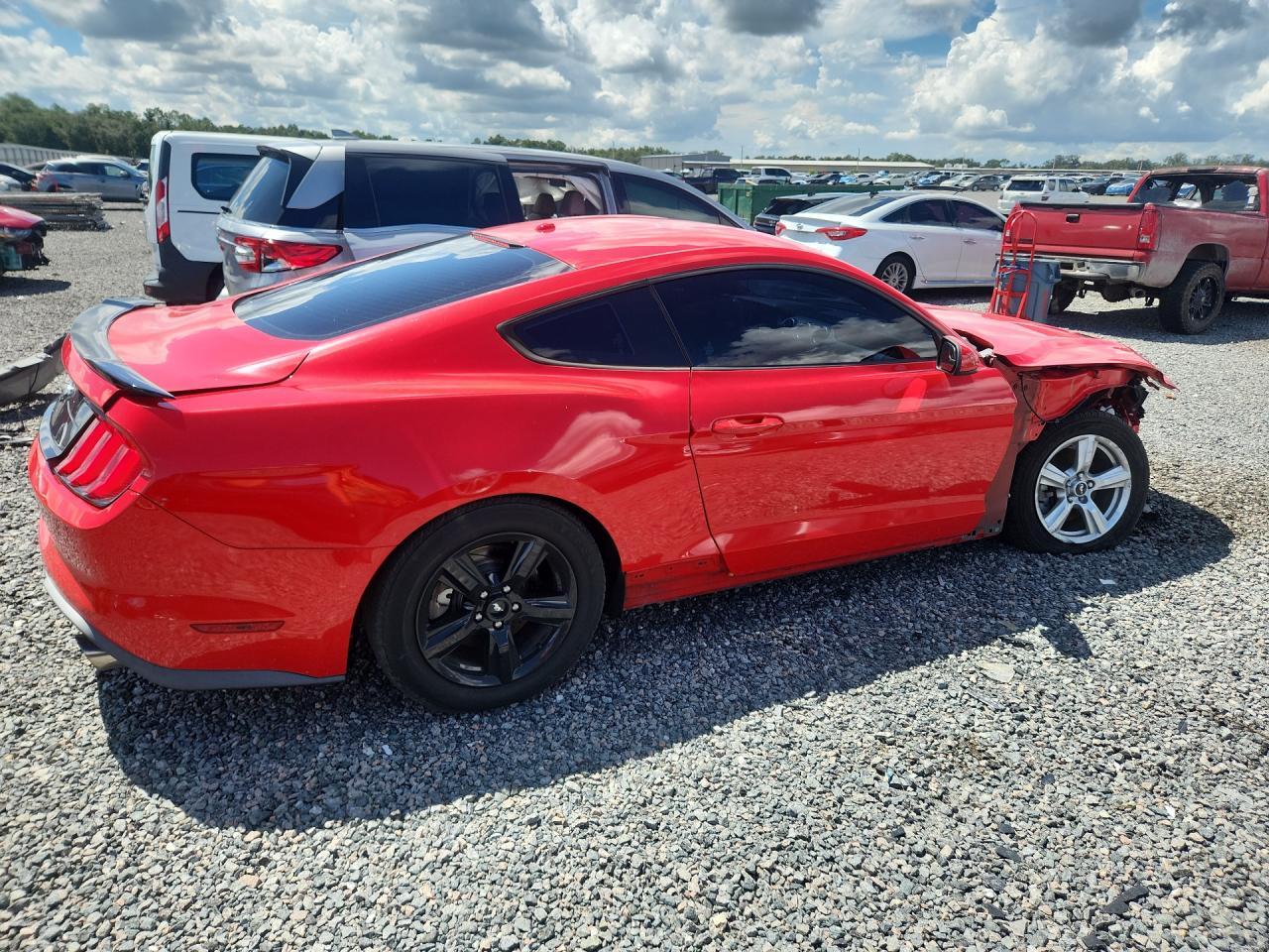 2019 Ford Mustang - zdjęcie 3