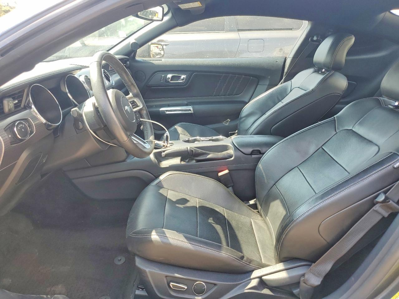 2015 Ford Mustang - zdjęcie 7
