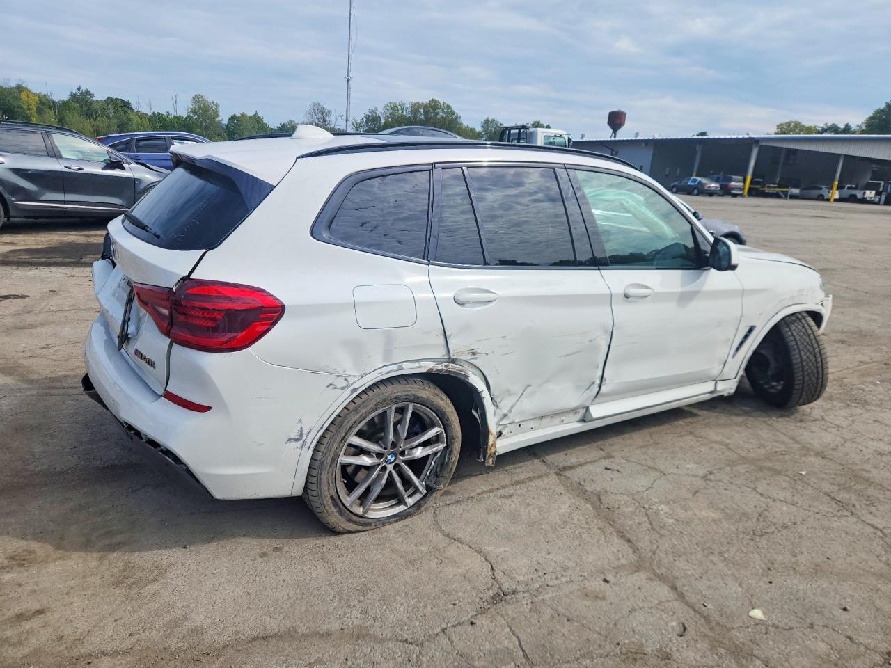 2021 BMW X3 xDrivem40I - zdjęcie 3