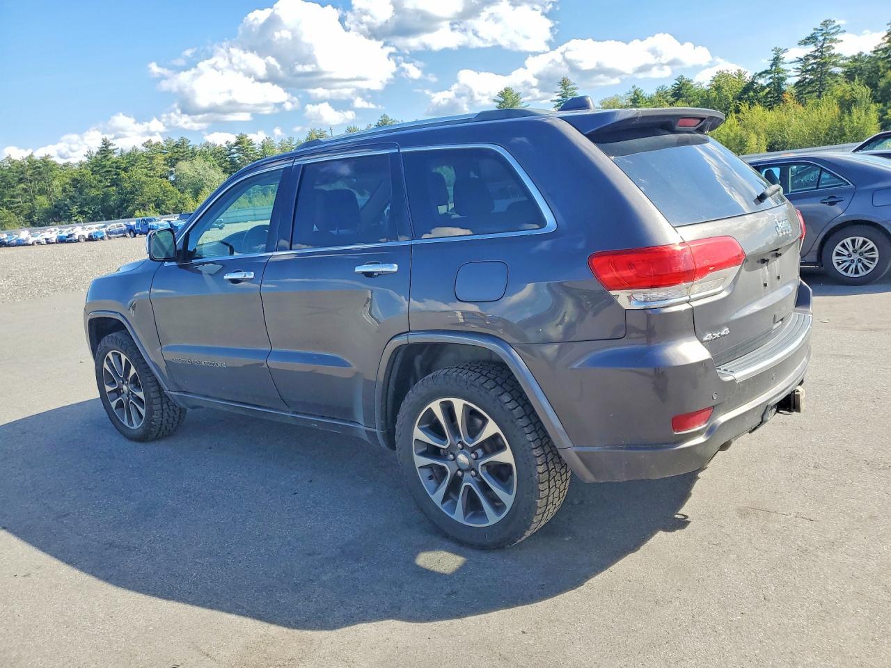 2018 Jeep Grand Cherokee Overland - zdjęcie 2