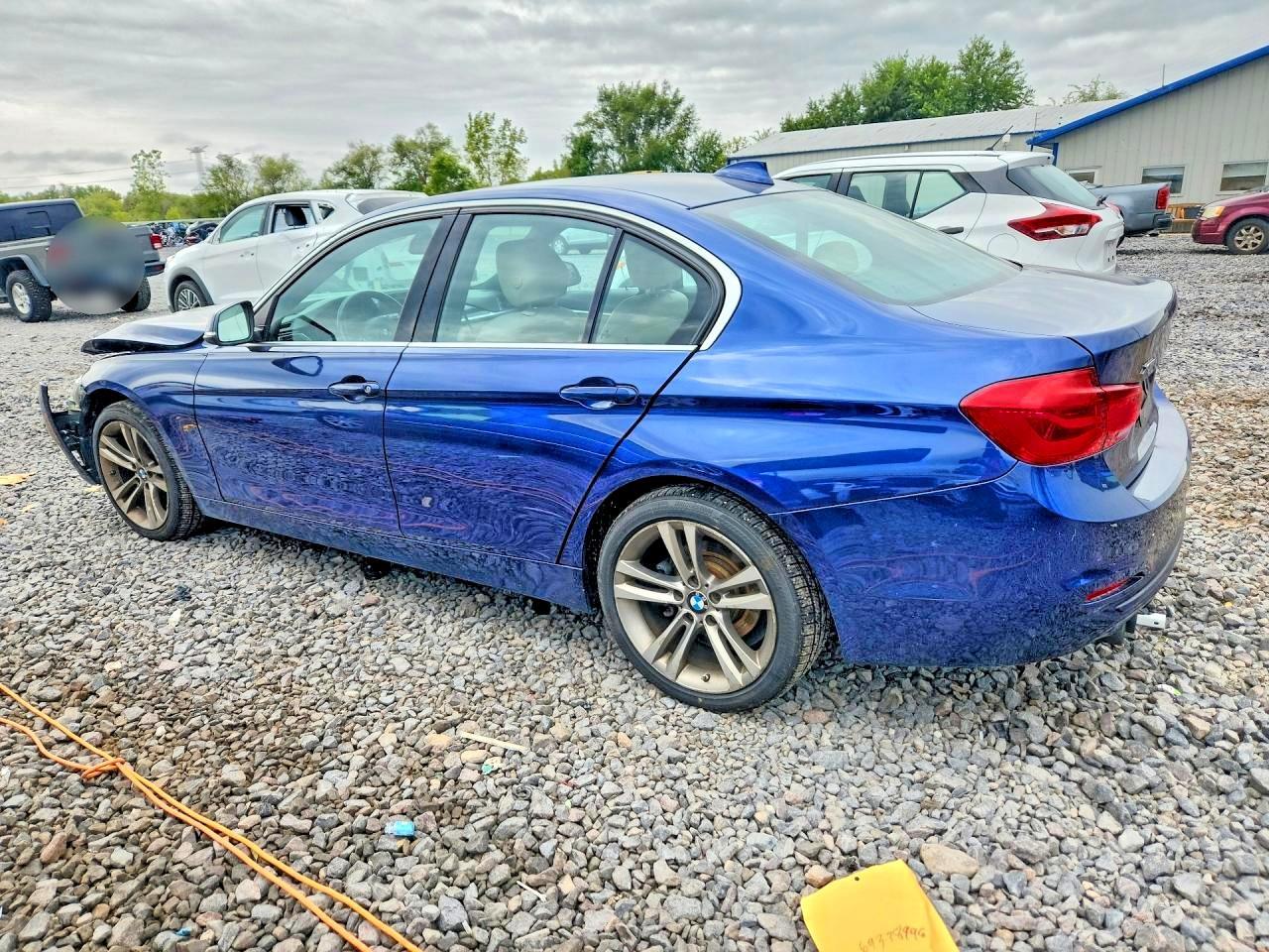 2017 BMW Seria 3 330i - zdjęcie 2