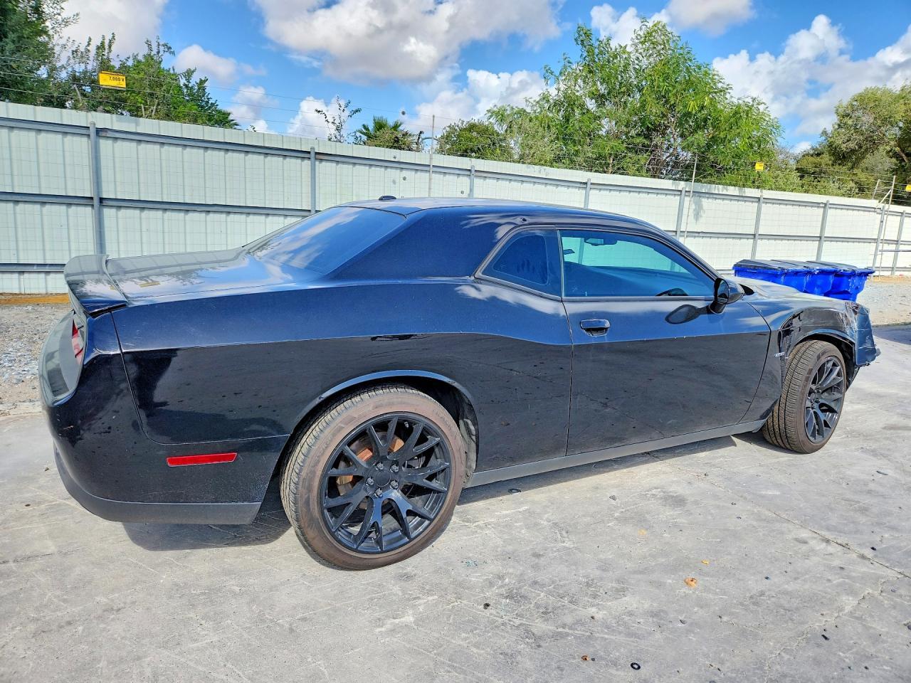 2017 Dodge Challenger - zdjęcie 3