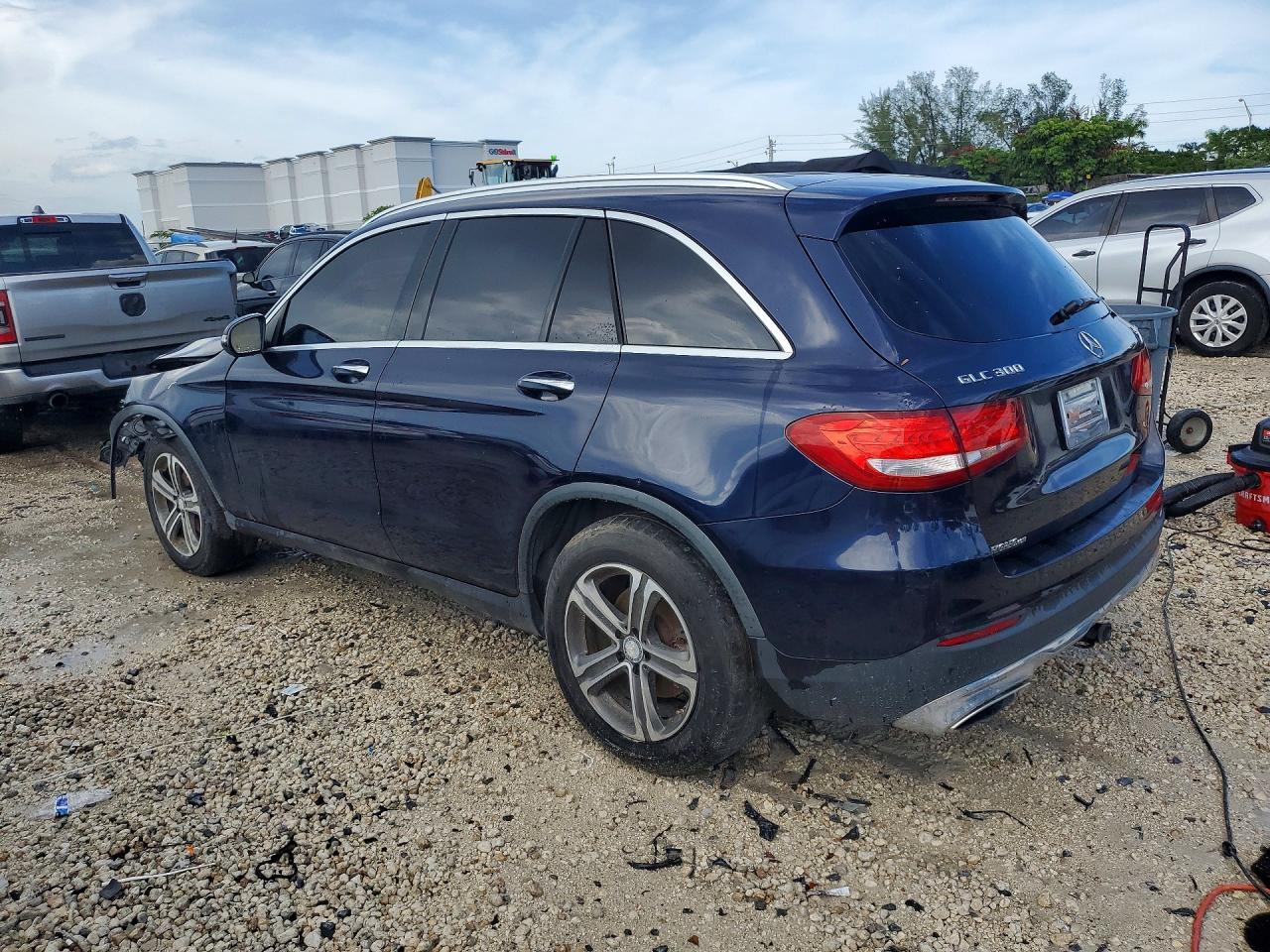 2017 Mercedes-Benz Glc 300 4Matic - zdjęcie 2