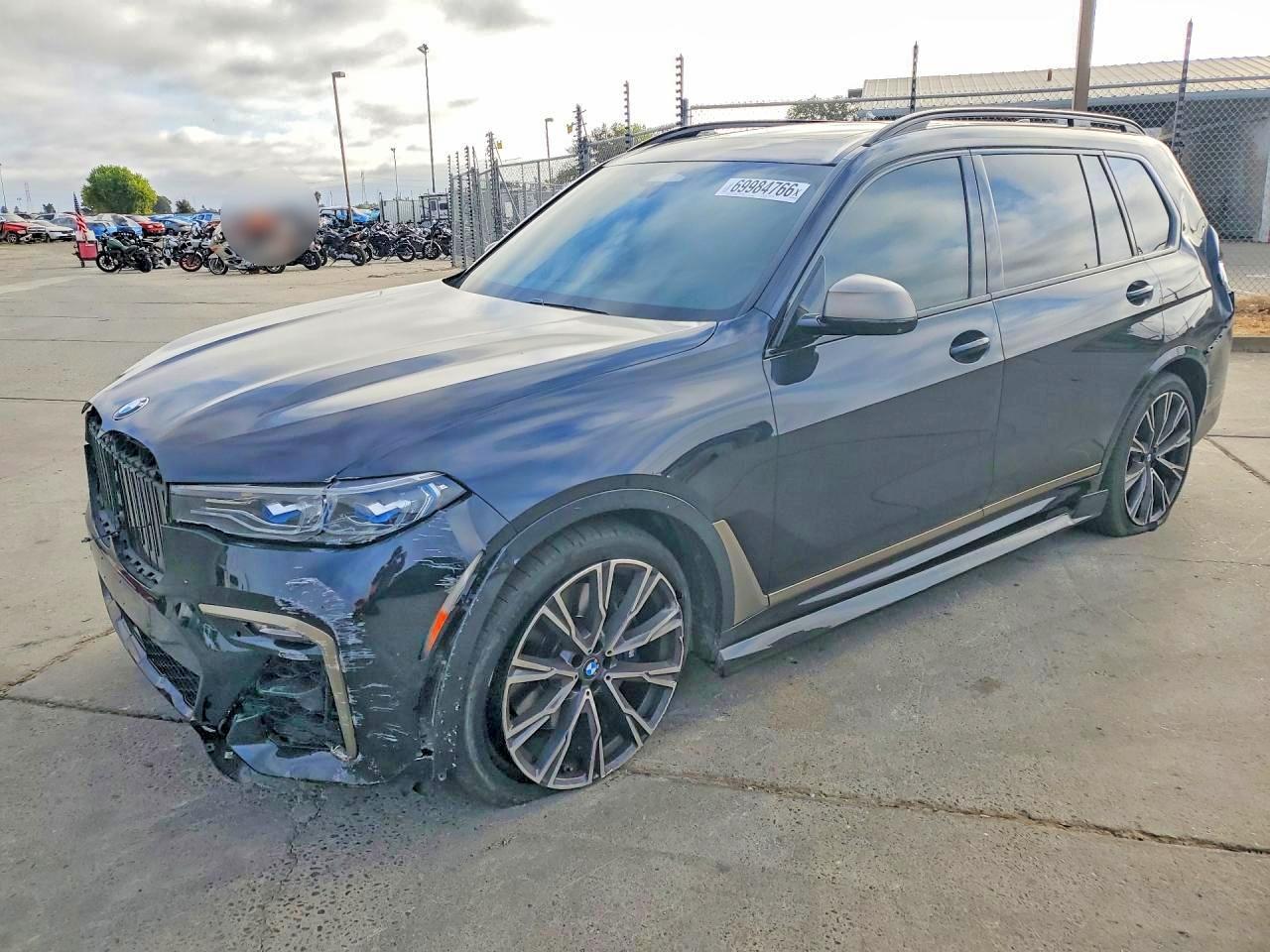 2020 BMW X7 M50I - zdjęcie główne