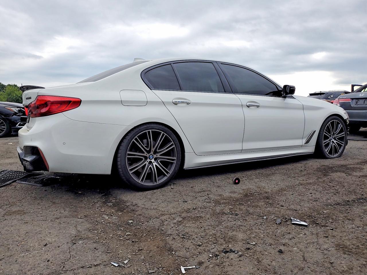 2018 BMW Seria 5 M550i - zdjęcie 3