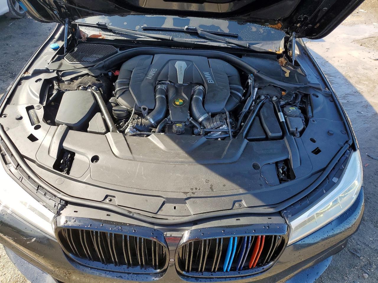 2016 BMW 750 I - zdjęcie 11