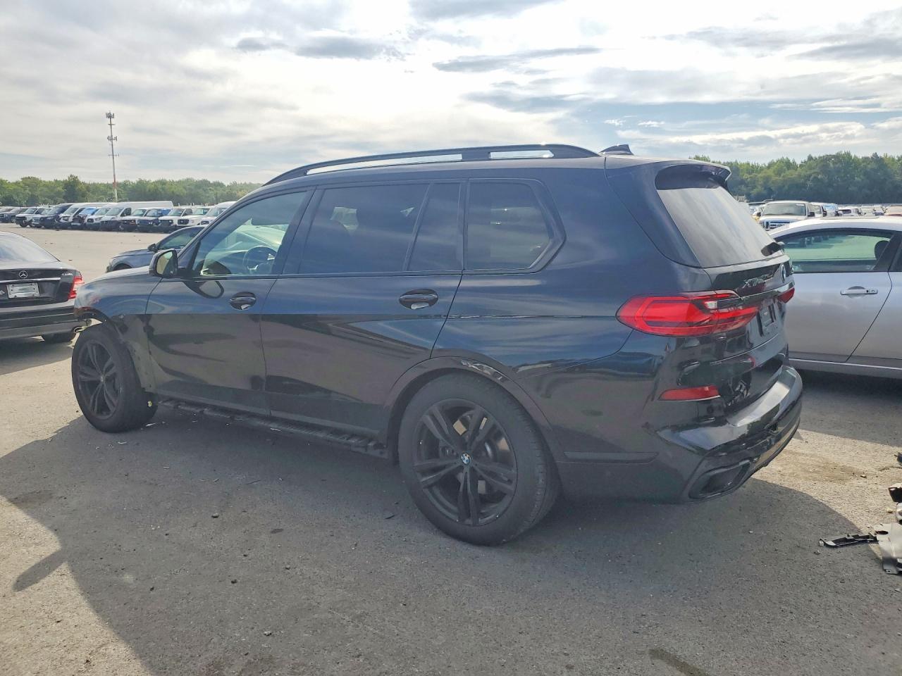 2022 BMW X7 xDrive40I - zdjęcie 2