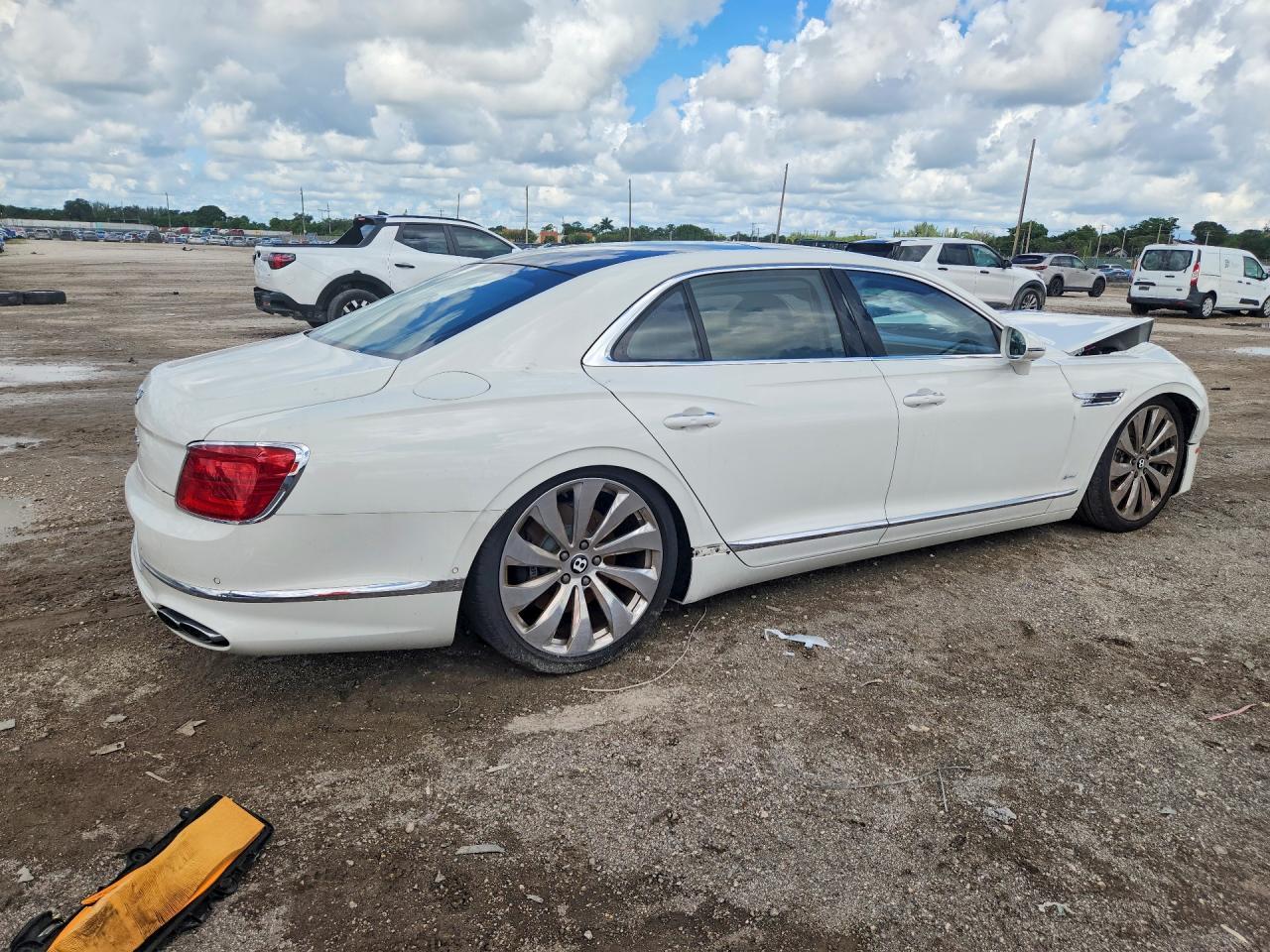 2022 Bentley Flying Spur - zdjęcie 3