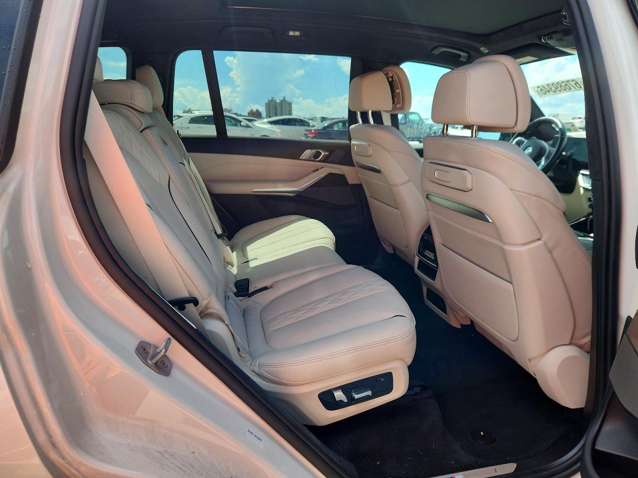 2026 BMW X7 xDrive40I - zdjęcie 11