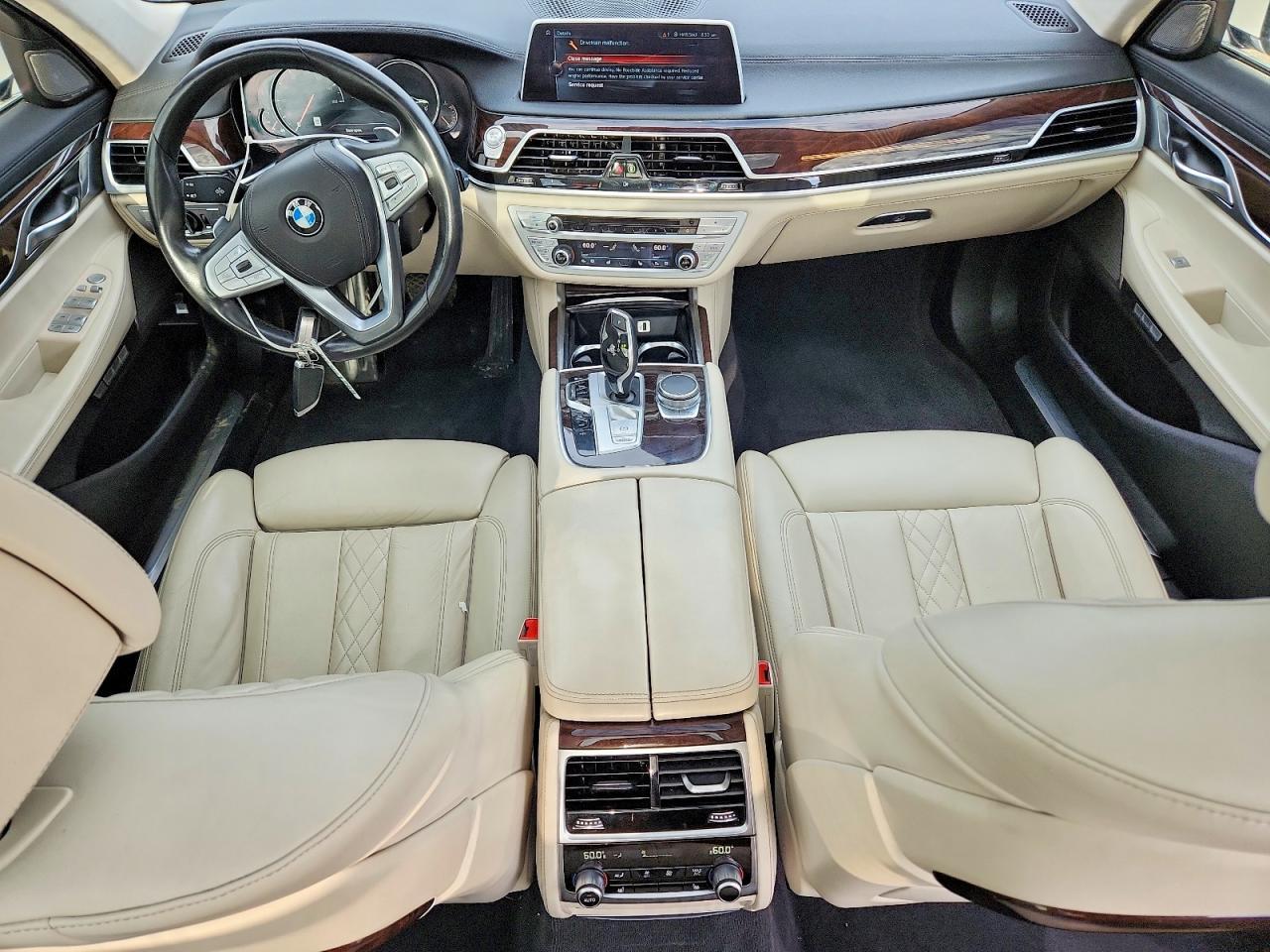 2016 BMW Seria 7 750i - zdjęcie 8