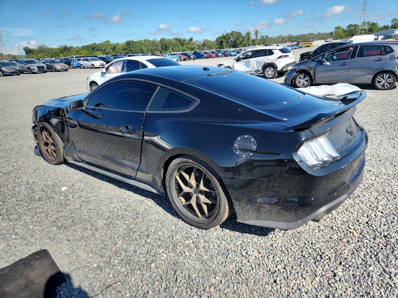 2020 Ford Mustang - zdjęcie 2