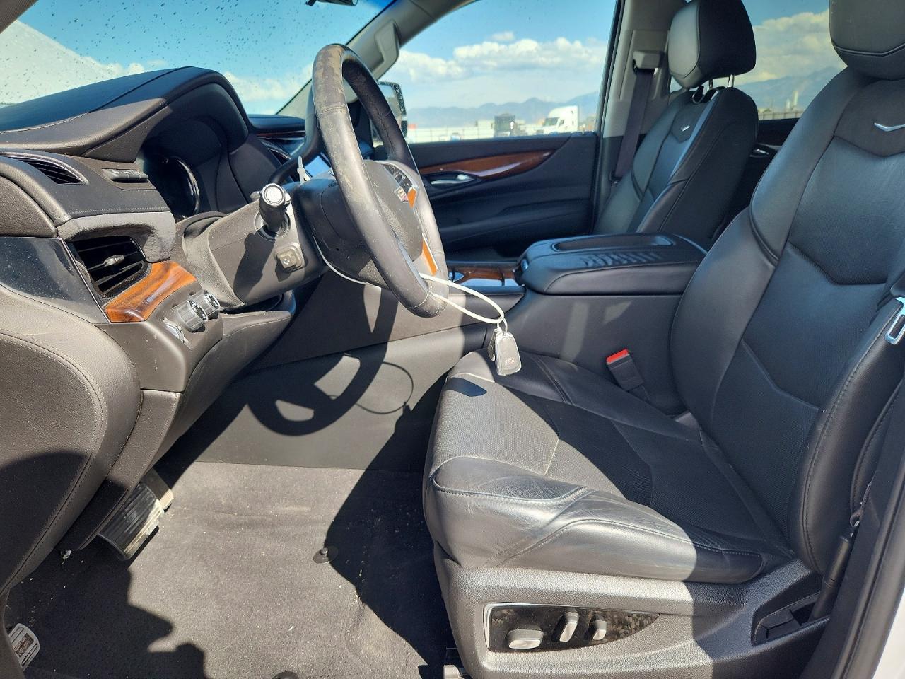 2017 Cadillac Escalade Luxury - zdjęcie 7
