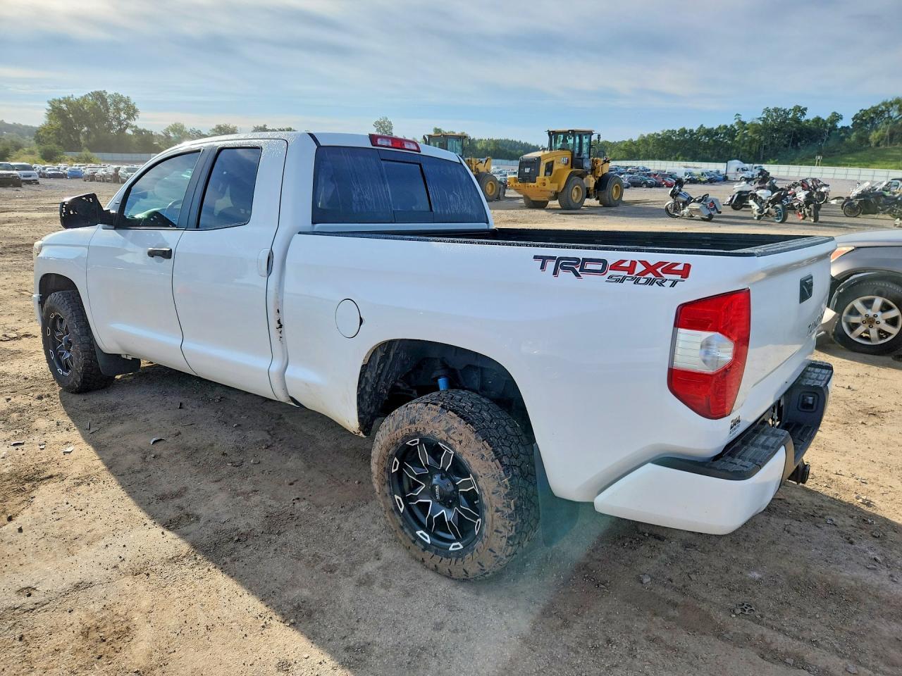 2018 Toyota Tundra Sr5 - zdjęcie 2