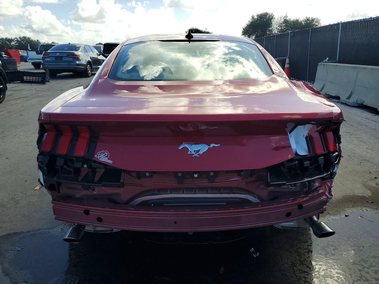 2024 Ford Mustang - zdjęcie 6