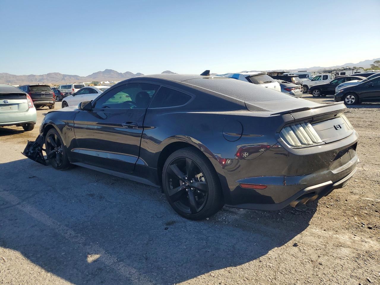 2022 Ford Mustang Gt - zdjęcie 2