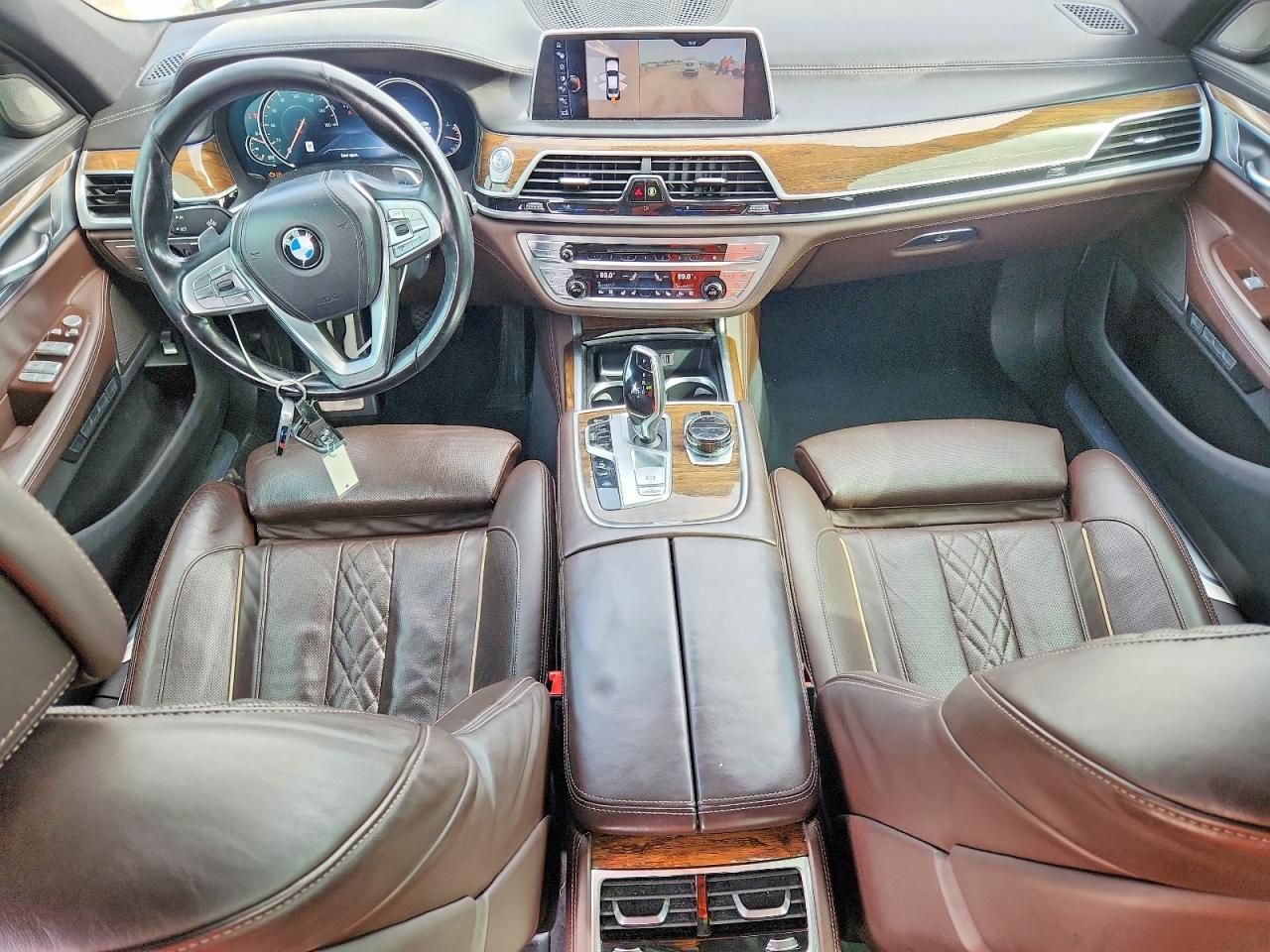 2016 BMW Seria 7 750i - zdjęcie 8