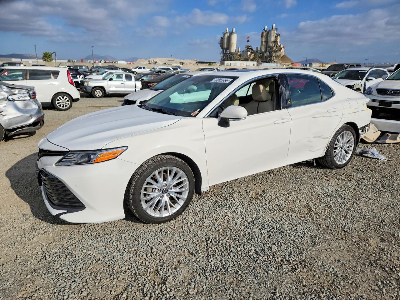 2018 Toyota Camry Hybrid Xle - zdjęcie główne