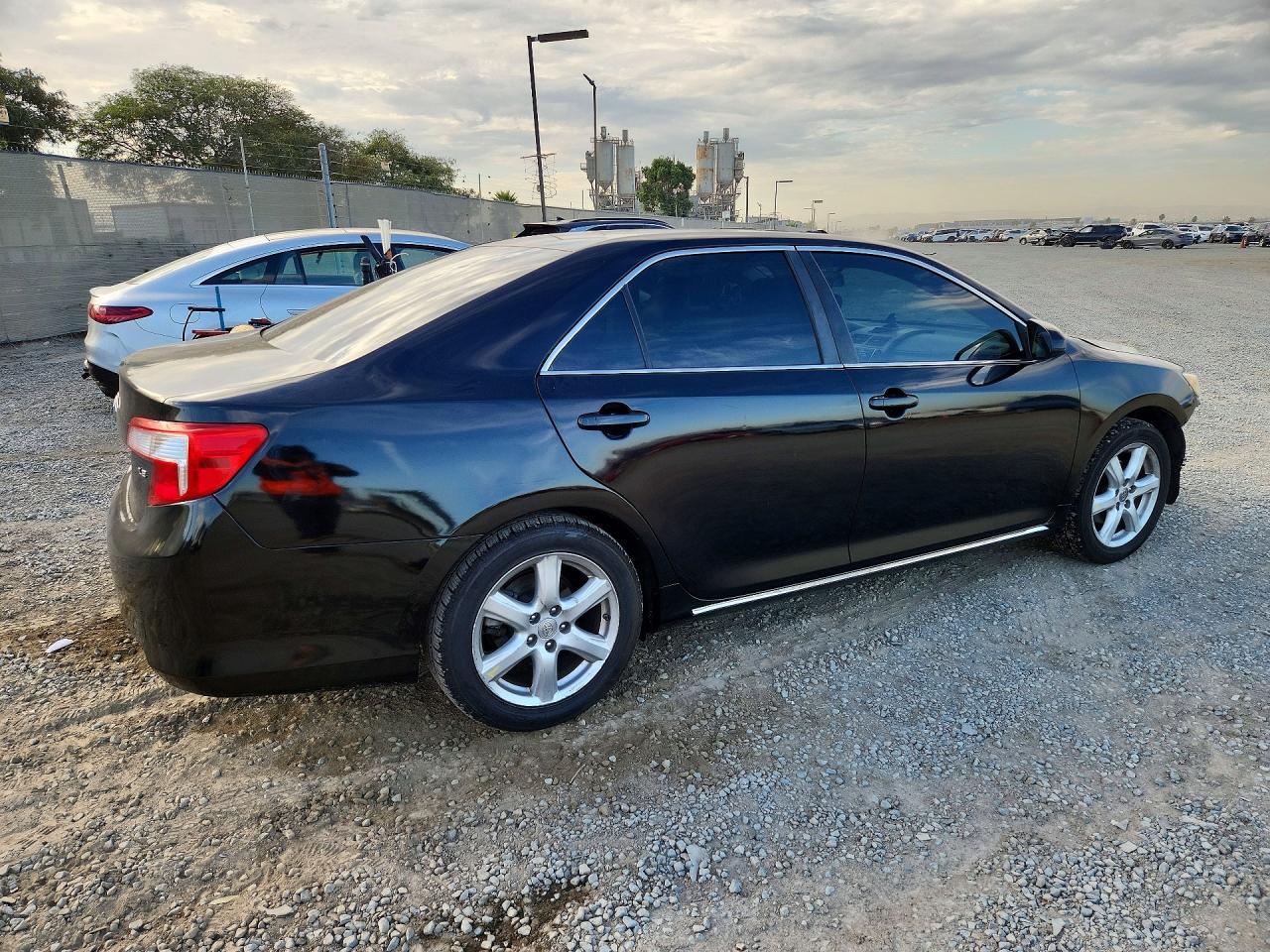 2013 Toyota Camry Le - zdjęcie 3