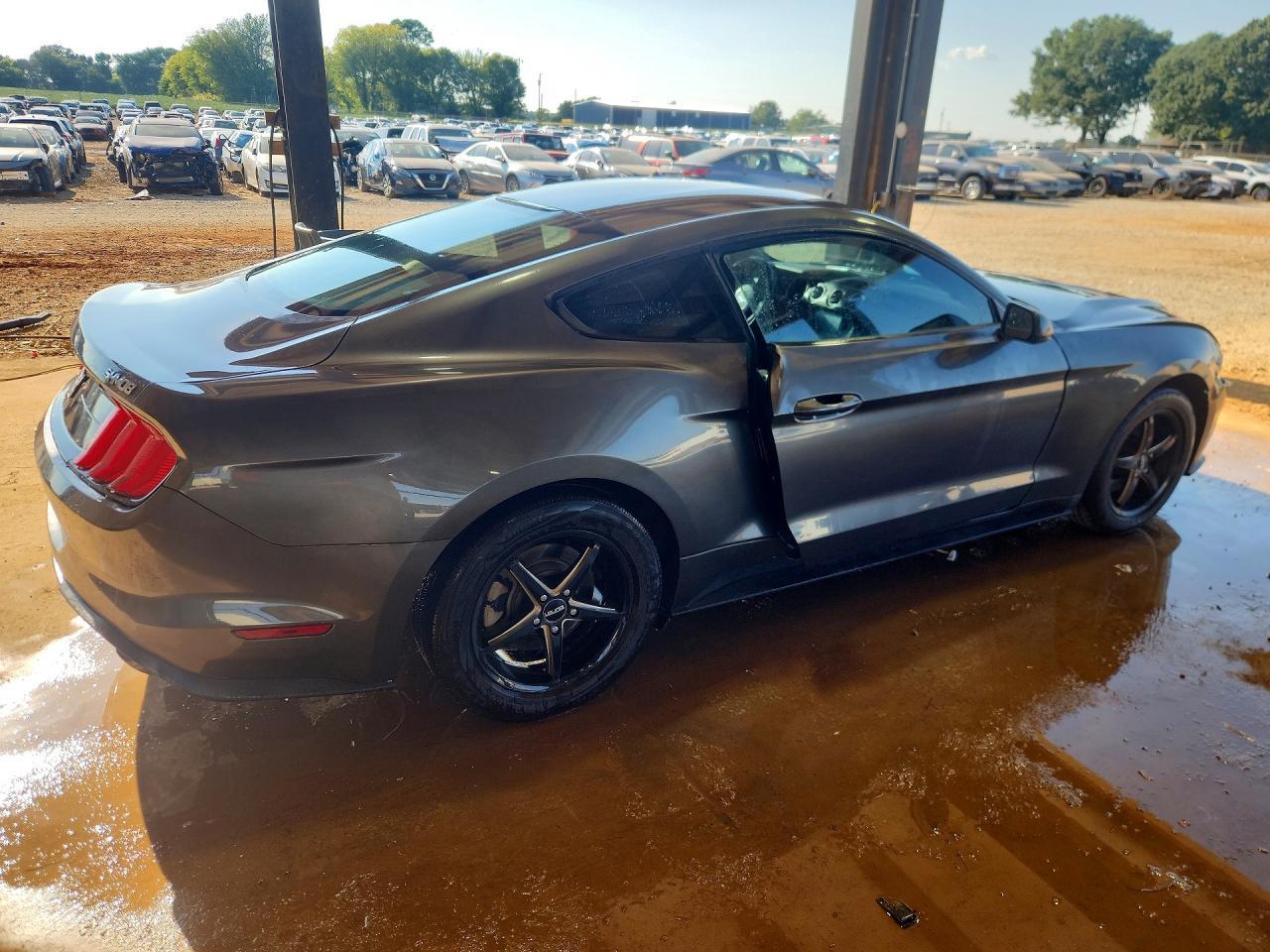 2018 Ford Mustang - zdjęcie 3