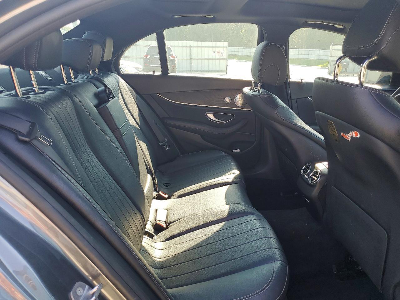 2017 Mercedes-Benz E 300 4Matic - zdjęcie 10