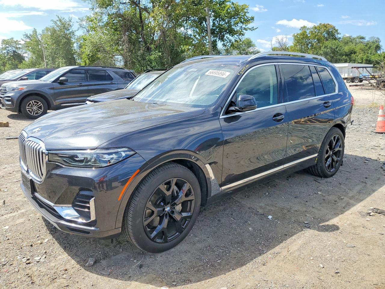 2022 BMW X7 xDrive40I - zdjęcie główne