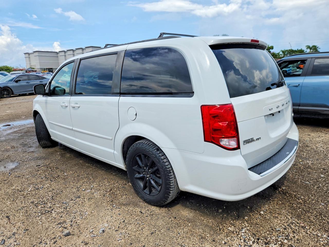 2016 Dodge Grand Caravan R/T - zdjęcie 2