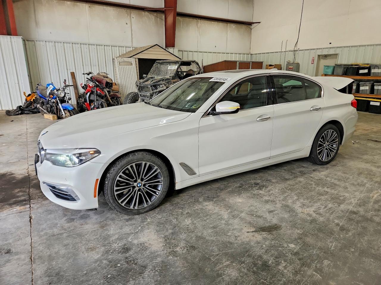 2018 BMW Seria 5 540i - zdjęcie główne