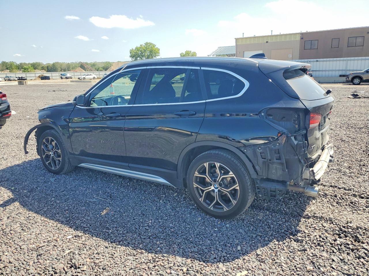 2021 BMW X1 xDrive28I - zdjęcie 2