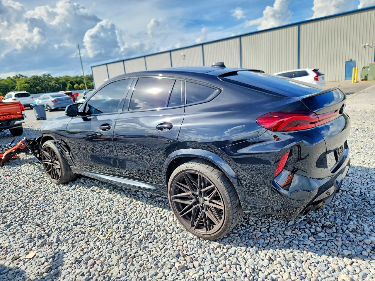 2022 BMW X6 M - zdjęcie 2