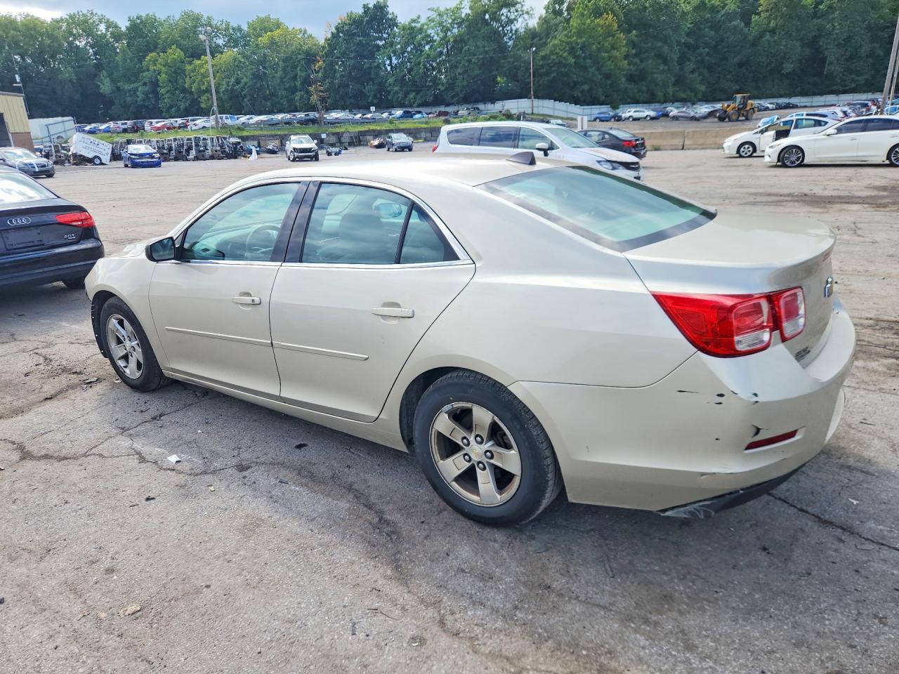 2014 Chevrolet Malibu Ls - zdjęcie 2