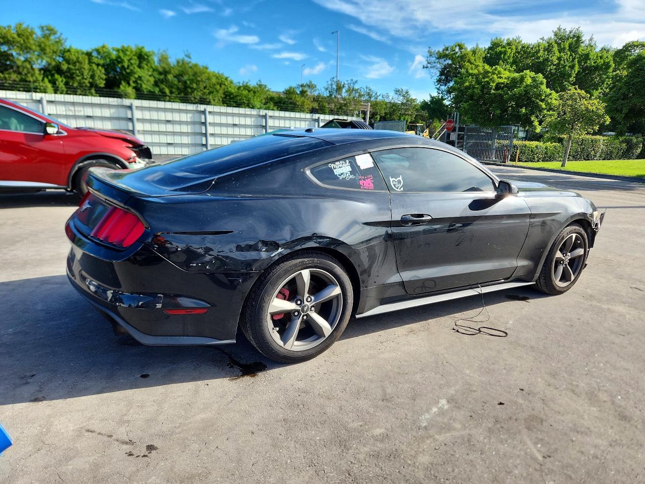 2017 Ford Mustang - zdjęcie 3