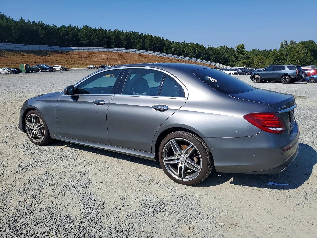 2017 Mercedes-Benz E 300 4Matic - zdjęcie 2