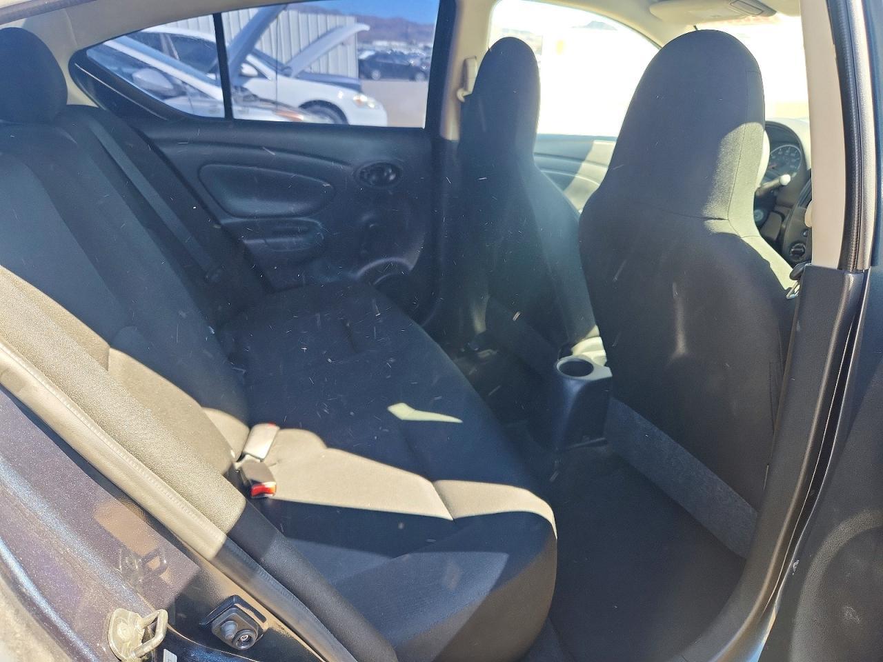 2015 Nissan Versa 1.6 S - zdjęcie 11