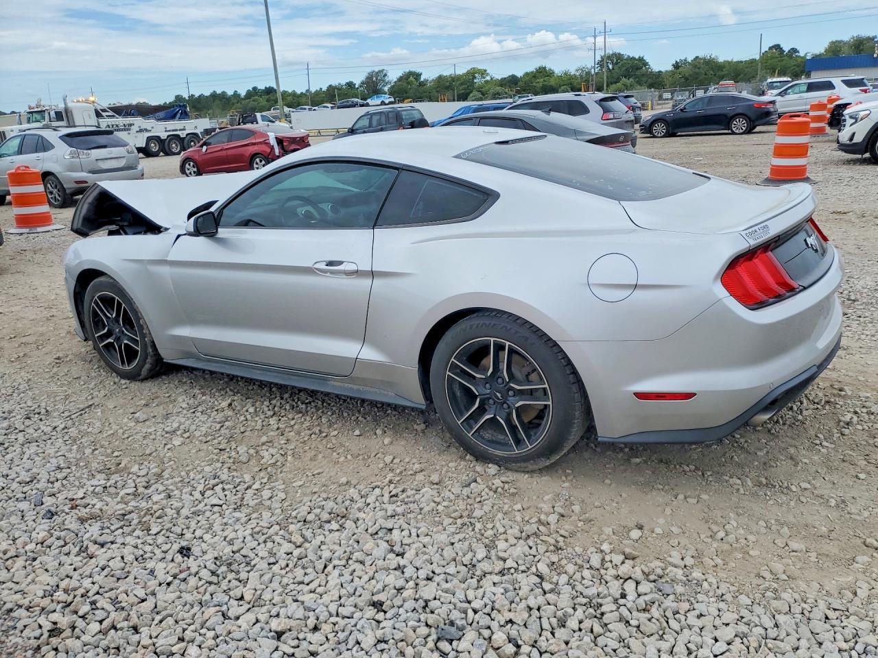 2019 Ford Mustang - zdjęcie 2