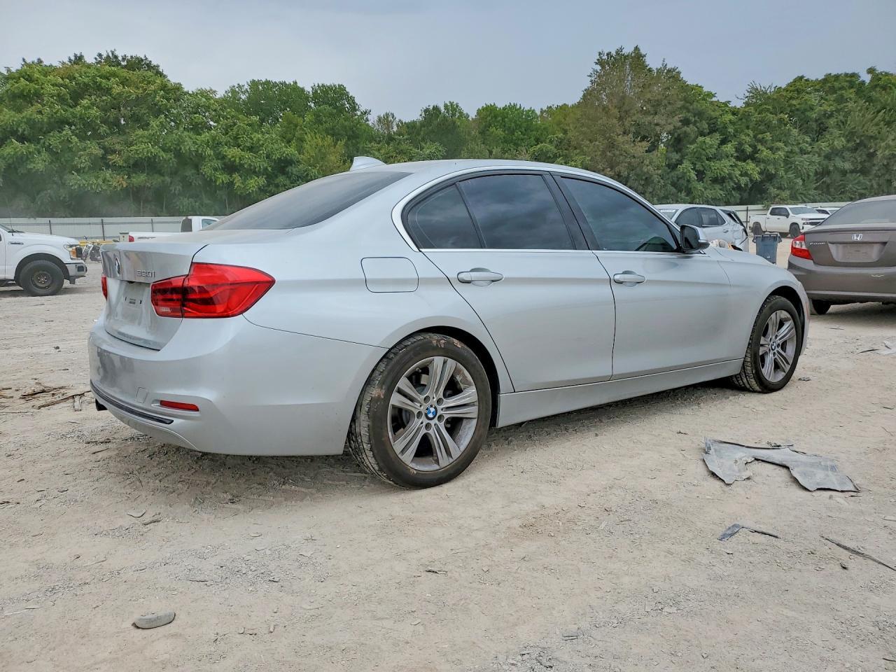 2018 BMW 330 I - zdjęcie 3