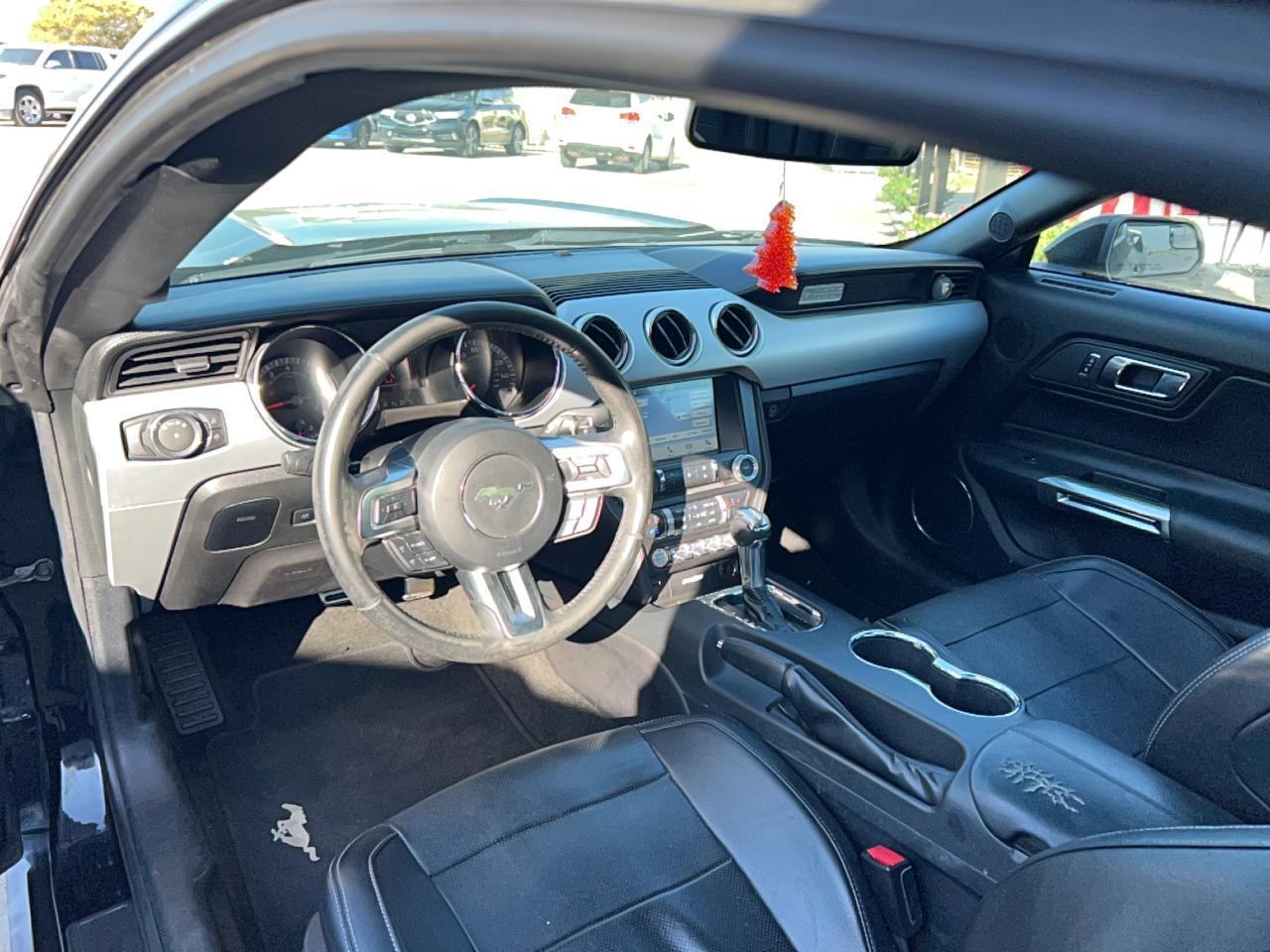 2017 Ford Mustang - zdjęcie 9