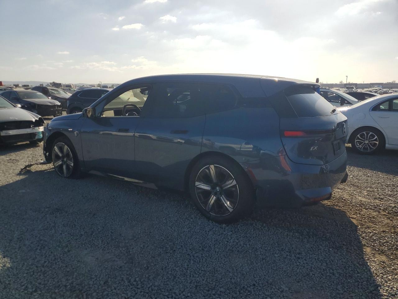 2026 BMW Ix xDrive45 - zdjęcie 2